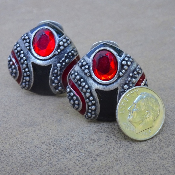 Vintage Clip On Silver Tone Shield Black & Ruby Red Jewel Statement Earrings - Picture 5 of 8
